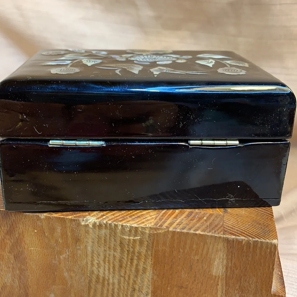 Mother of Pearl lacquered box vintage, antique